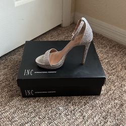 Sliver/Grey Heels