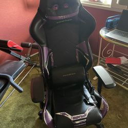DX RACER Gaming Chair