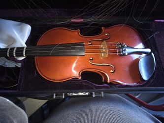 Violin With Bow And Deluxe Case