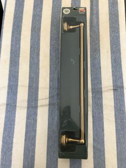 Windsor and Browne 18 Inch Brass Towel Bar 