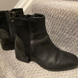 Kenneth Cole Black Chelsea Boots 