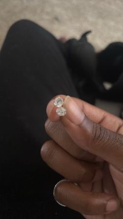10k gold earrings stud 100$obo