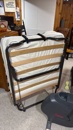 storing Twin rollaway bed like new with cover for storing