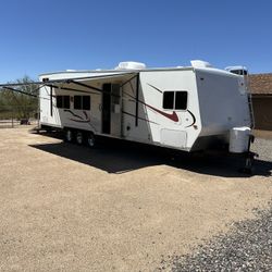 2006 30’ Eclipse Attitude, Toy Hauler