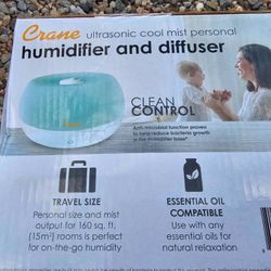 AROMA DIFFUSER:
This humidifier also works as a diffuser and is compatible with any brand of essential oils