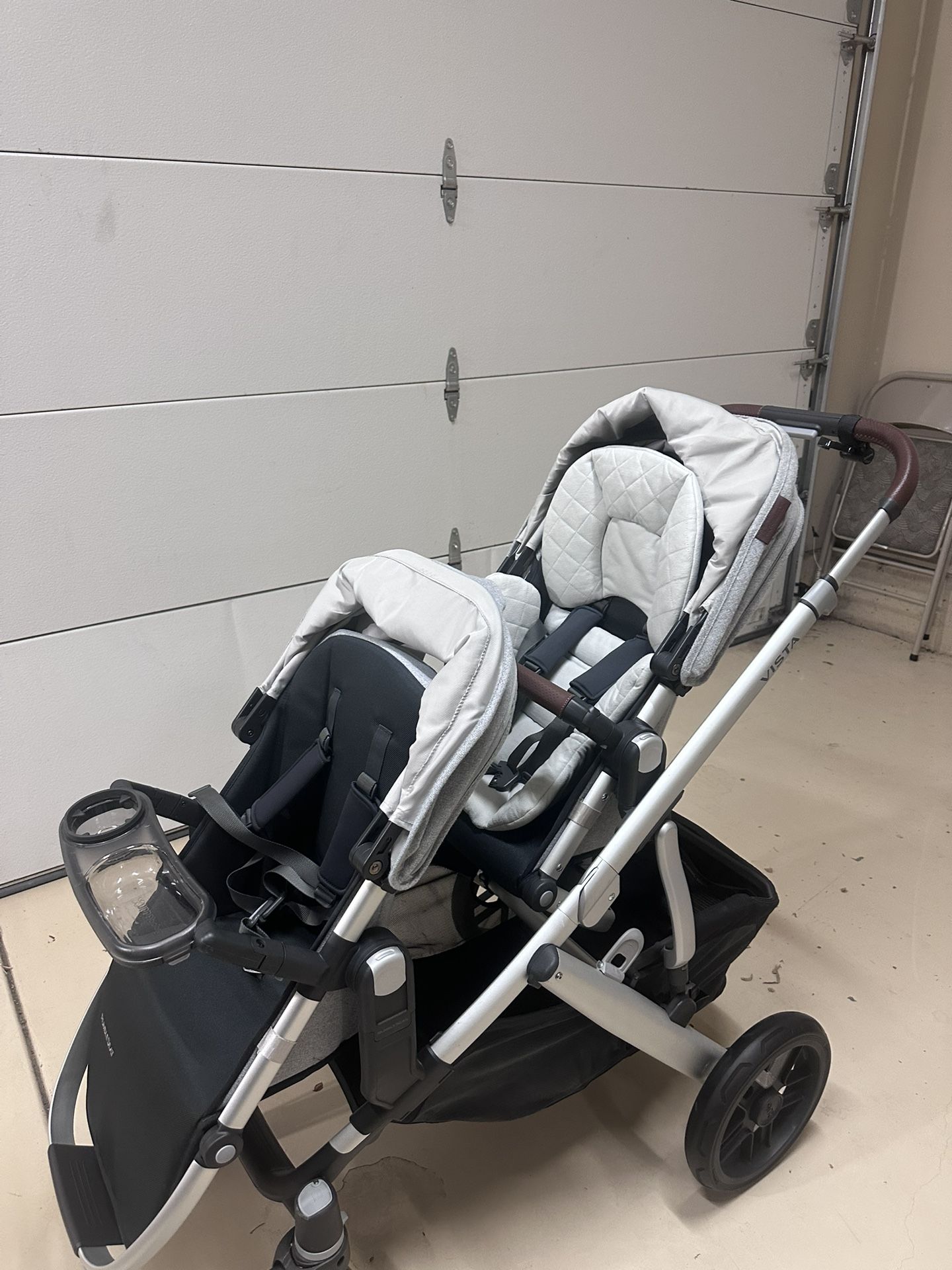 Uppababy Vista V2 Stroller – Double Seat + Bassinet – Excellent Condition