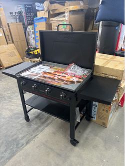 Daytona 4-Burner Propane Gas Griddle with Lid in Black, plancha