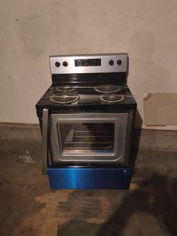 Whirlpool Electric oven.