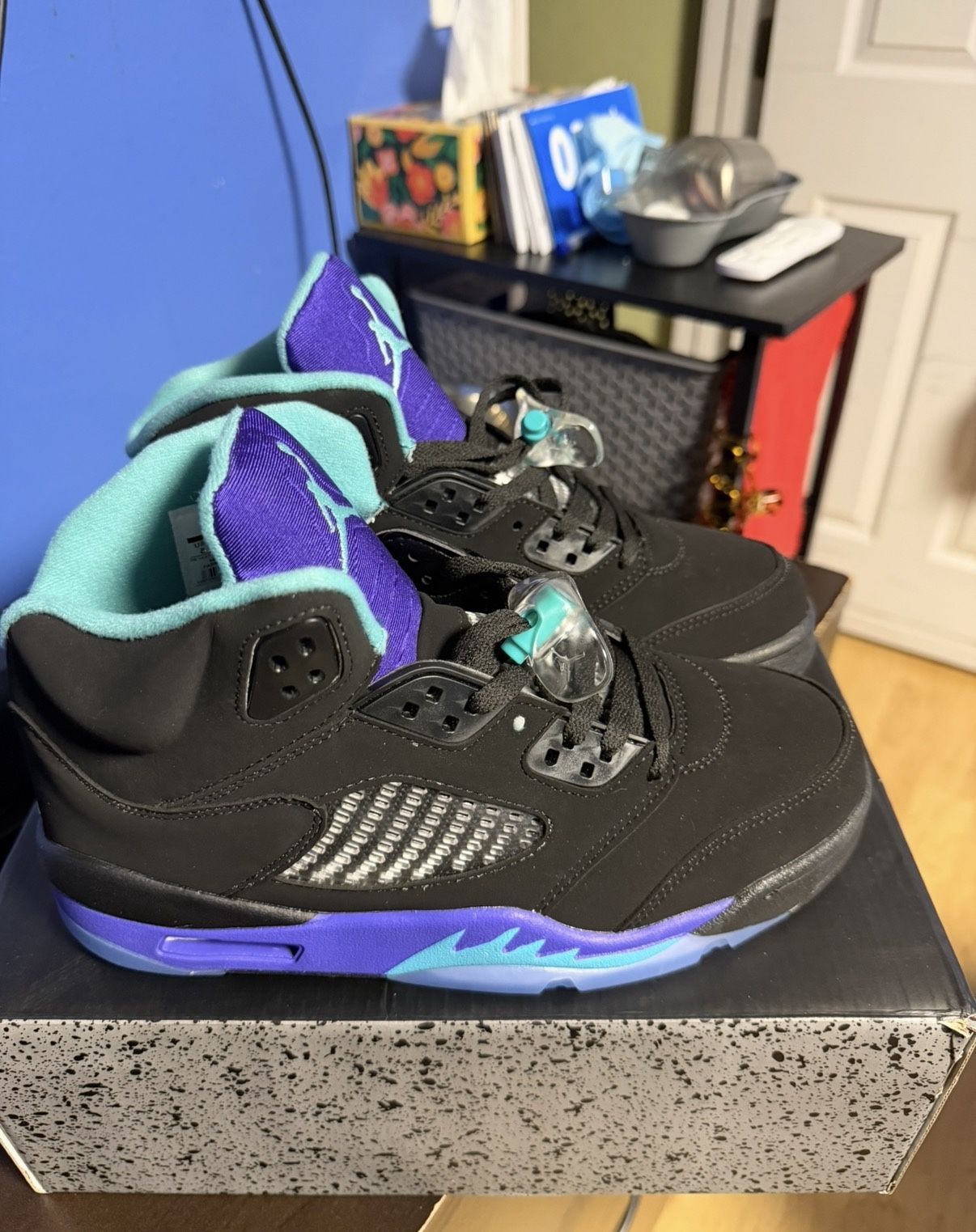 Retro 5 Grape
