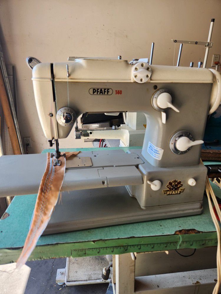 Vintage Pfaff 360 Sewing Machine 