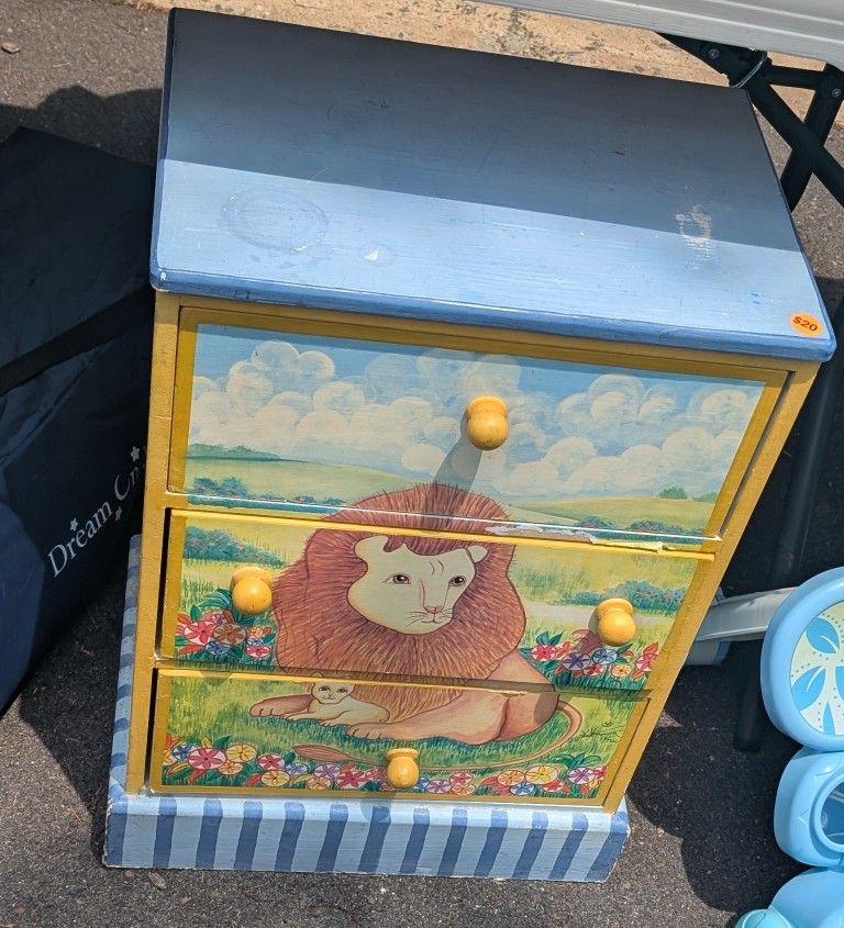 Tiny Dresser / Storage