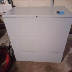 🔥 Heavy-Duty 3-Drawer Metal File Cabinet w/ Lock & Key – Like New