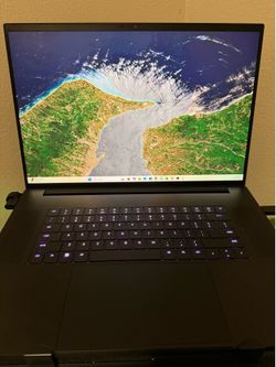 Razer Blade 18 Laptop Intel i9 RTX 4080 8TB m.2 SSD 64GB RAM