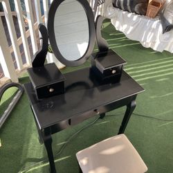Vanity - Ashley Furniture Huey Vineyard Vanity Set
