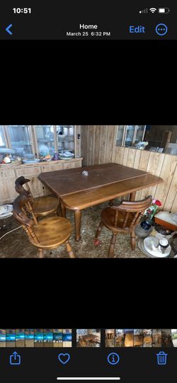 VINTAGE SOLID WOOD DINING ROOM TABLE AND CHAIRS IMMACULATE!