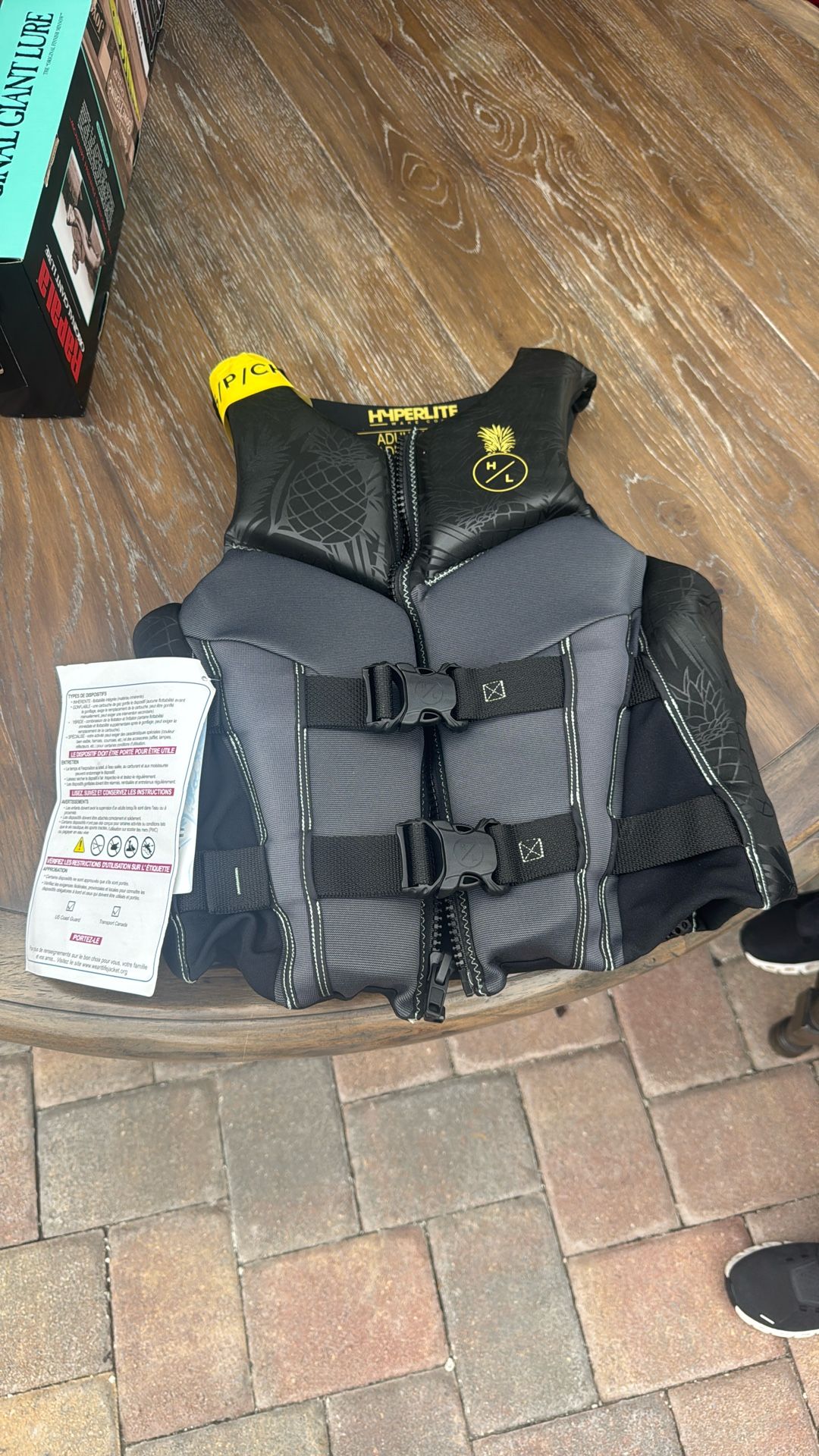 Hyperlite Wake  Life Jacket Size Adult Small NWT