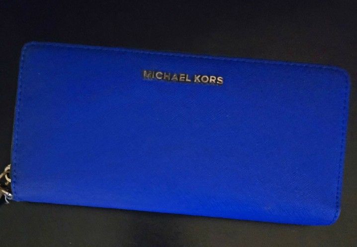 MICHAEL KORS BLUE ZIP AROUND WALLET