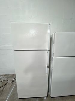 White Top-Freezer Refrigerator