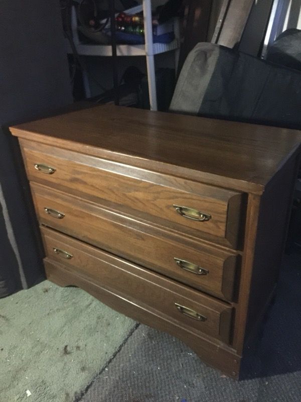 Nice dresser (. 50 inch long X 16 inch wide X 30 inch height
