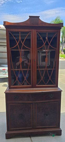 Drk Wood China hutch