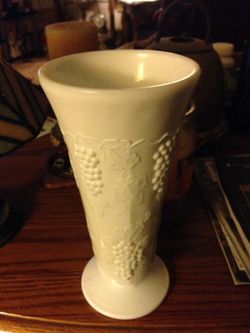 Vase milk glass