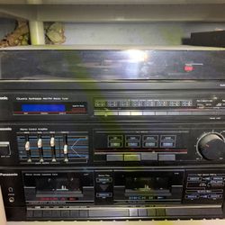 Panasonic Stereo With Turntable And Speakers 