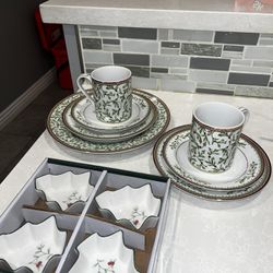 Mikasa Holiday Diner Set