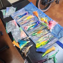 Saltwater Fishing Tackle 30 Trolling Feathers With Hooks  For Tuna Dorado Marlin 