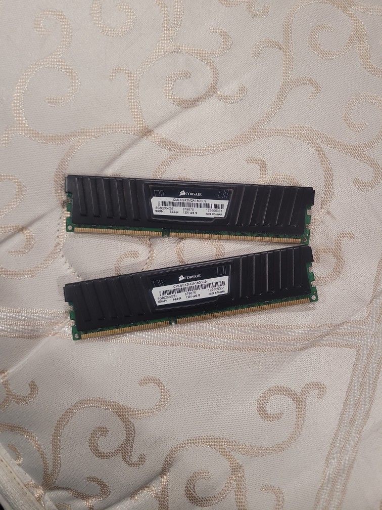 CORSAIR VENGEANCE LP 2x4GB DDR3