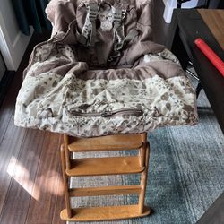 Shopping cart and high chair cover - price for one  We have two eddie bauer khaki color with owl theme  3 way harness with plastic safety buckle  Lots