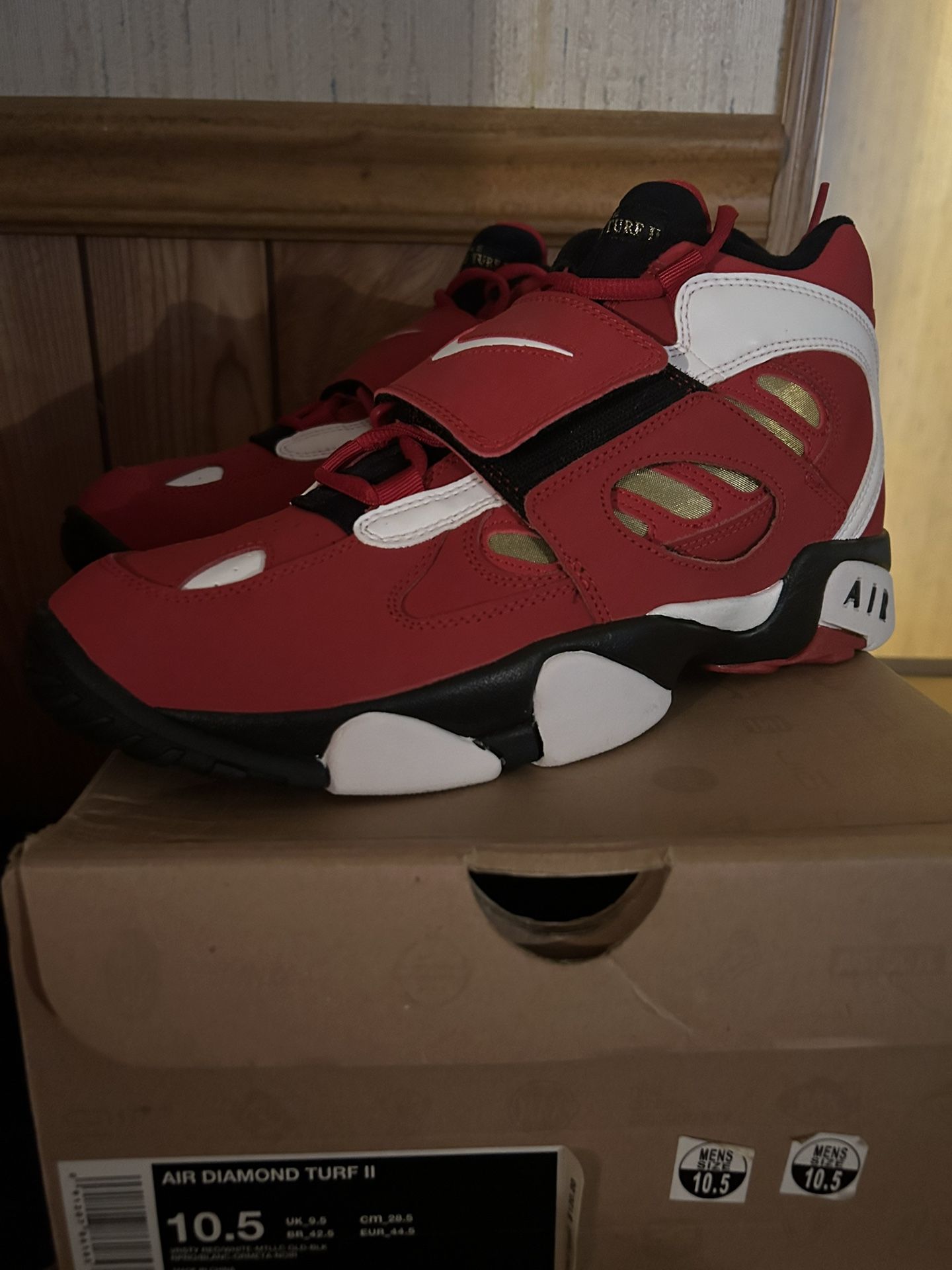 Nike Air Diamond Turf II Red Gold Size 10.5 New 49ers Deion 