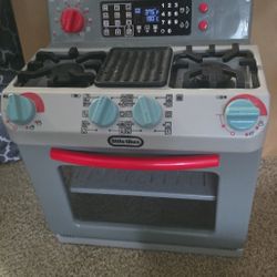 First Oven kitchen for little kids little tikes