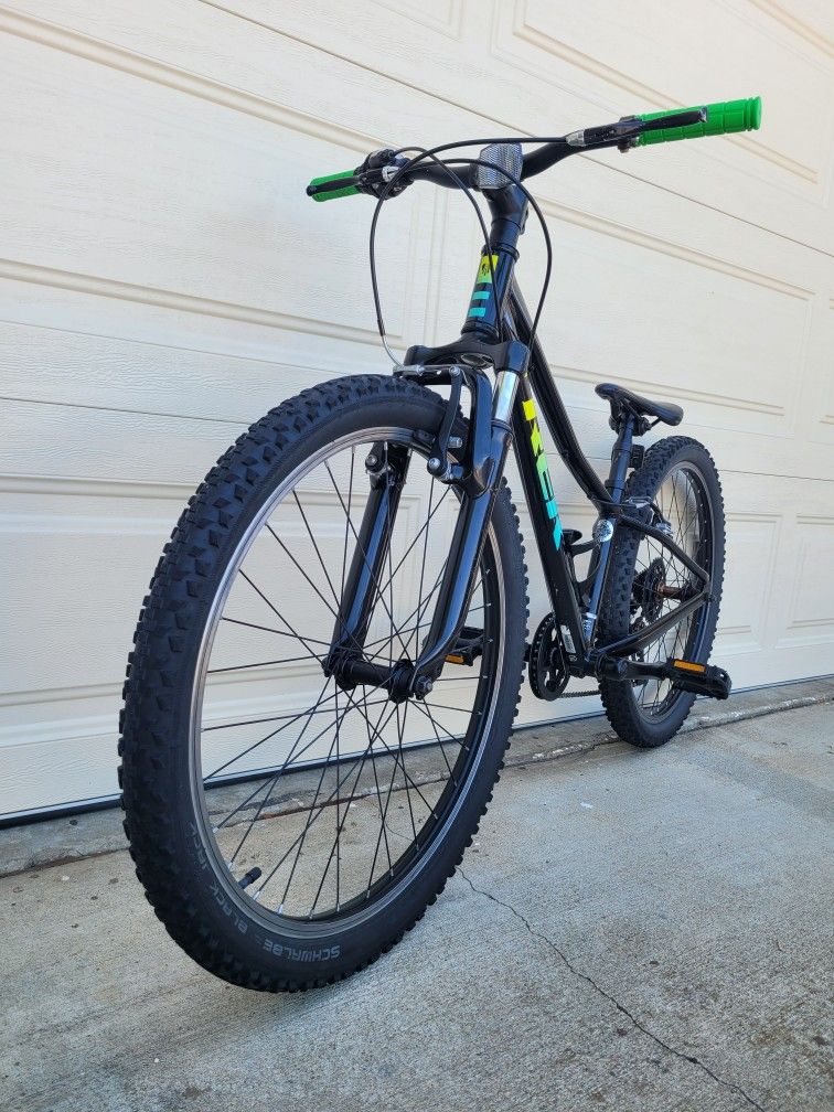 TREK PRECALIBER mountain bike. Good for age from 8 to 12 year. 24 tires. 8 speed. 12" ALUMINUM frame.