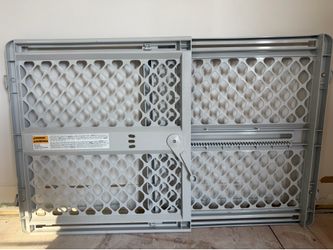 Plastic expandable child/pet gate 2”L X 42”W