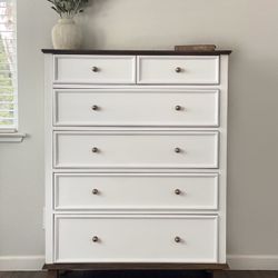 Beautiful Solid Wood Dresser In “Excellent Condition”