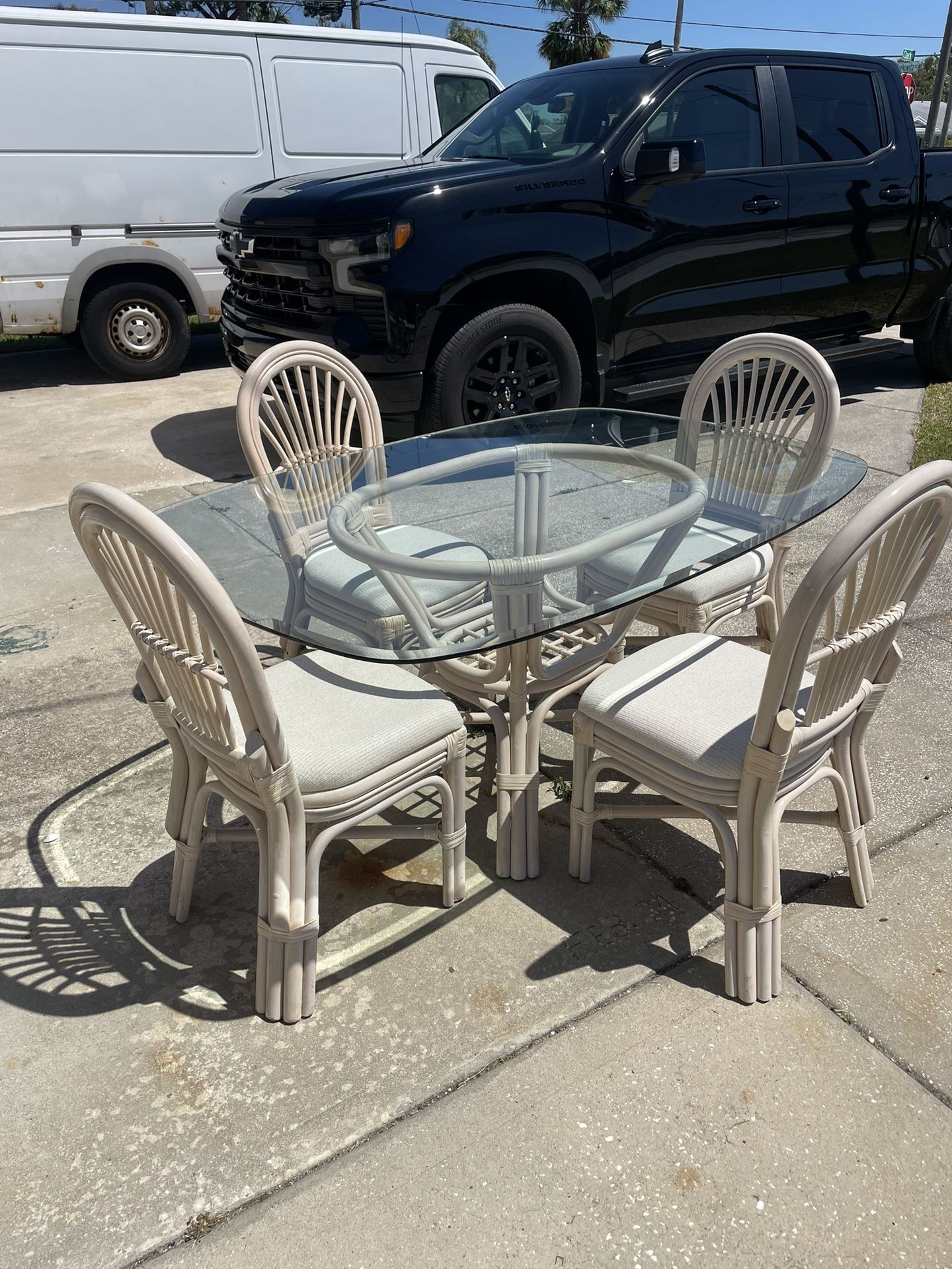 Dining table set