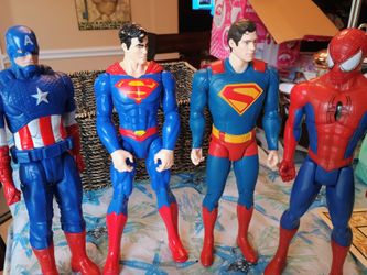20 SuperHero figurines