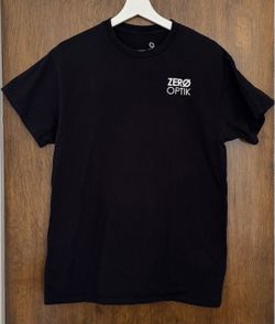 Custom Ink men’s unisex black “Zero Optik” cotton graphic t-shirt, size L