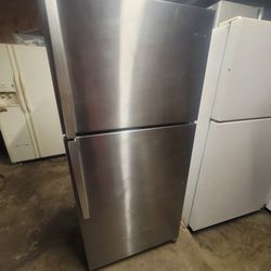 Top freezer refrigerator good condition 3 months warrantydl v