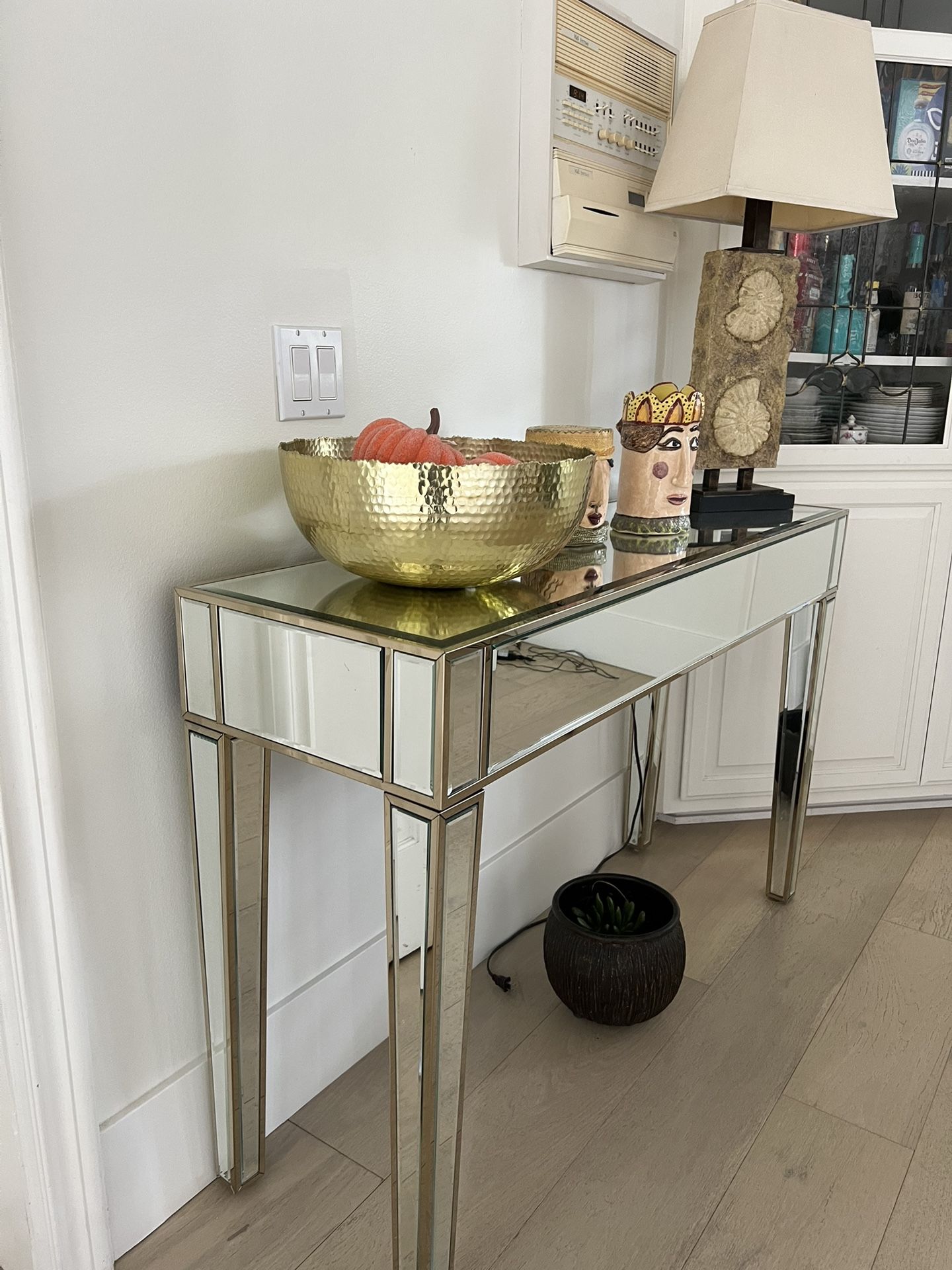 CONSOLE TABLE