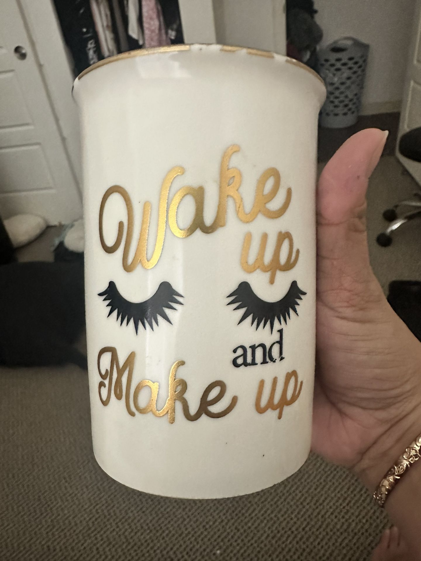 Make-up Cup