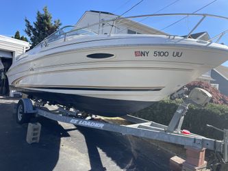 2000 SeaRay 215 Express Cruiser