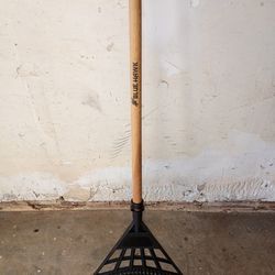 Yard rake good condition asking $5 cash.