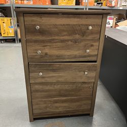 Tevratt 31.1 “ W 5 drawer dresser