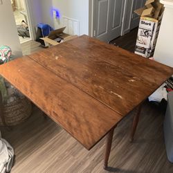 30 OBO. Wooden dining table with extending flaps