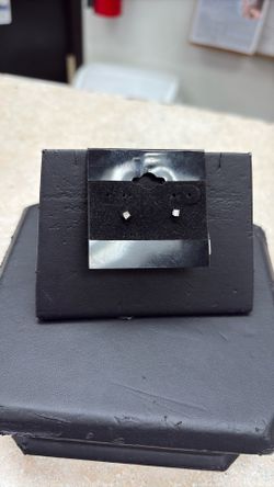 .1 DWT Diamond Studs