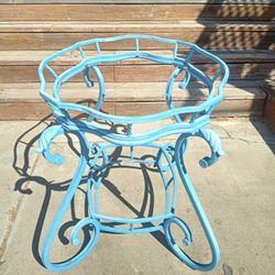 PRICE DROP!! VINTAGE METAL PATIO TABLE FRAME ONLY 