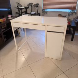 IKEA MICKE Desk 