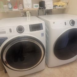 General Electric 4.8 Cubic Foot Washer And Gas Dryer