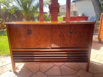 Mid-Century Modern Walnut Radio /record player Credenza console